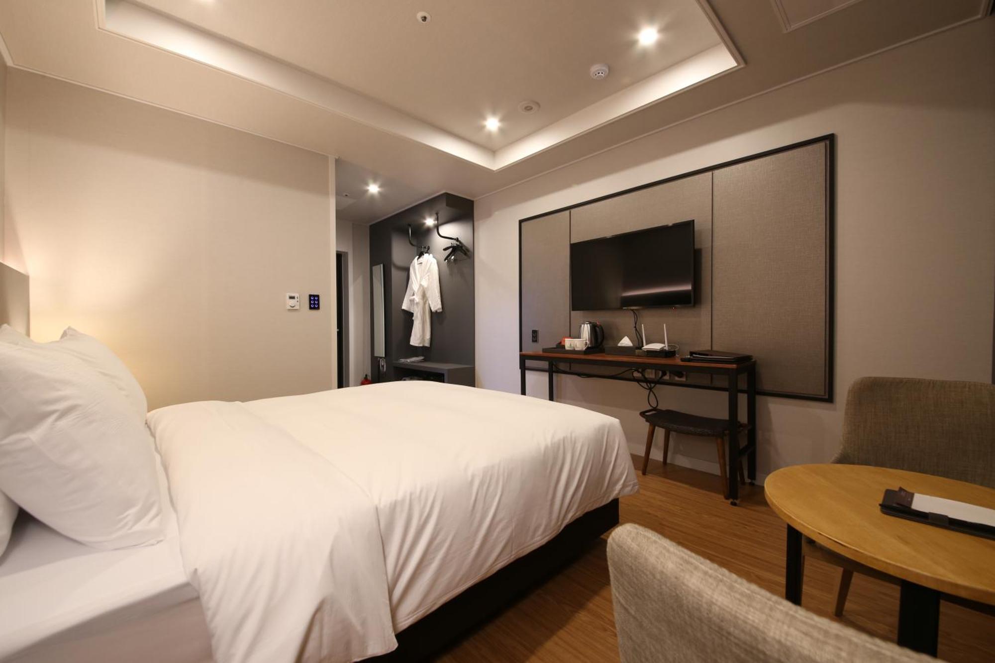 The Mains Hotel Cheonan Bagian luar foto